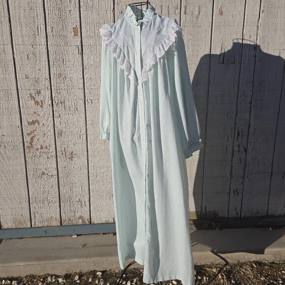 Vintage 80's Ruffles and Lace Lounge Housecoat - Picture 8 of 12